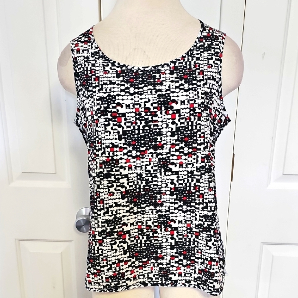 Stylish Women's Black and White Sleeveless Top Made‎ By CHICOS. Size 0(small)